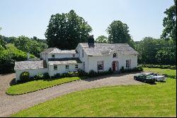 Ballyaughlis Lodge, 238 Ballylesson Road, Drumbo