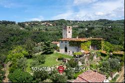 CASTLE WITH VIEWS OF THE HISTORIC CENTER OF FLORENCE FOR SALE