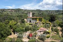 CASTLE WITH VIEWS OF THE HISTORIC CENTER OF FLORENCE FOR SALE