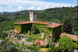 CASTLE WITH VIEWS OF THE HISTORIC CENTER OF FLORENCE FOR SALE