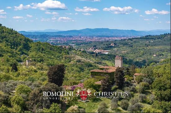 CASTLE WITH VIEWS OF THE HISTORIC CENTER OF FLORENCE FOR SALE