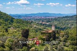 CASTLE WITH VIEWS OF THE HISTORIC CENTER OF FLORENCE FOR SALE