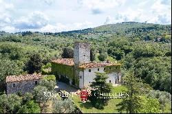 CASTLE WITH VIEWS OF THE HISTORIC CENTER OF FLORENCE FOR SALE