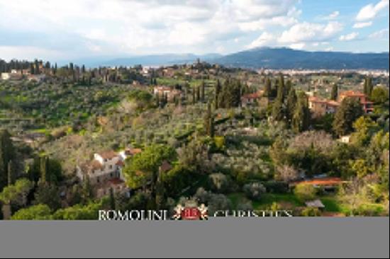 HISTORIC VILLA FOR SALE IN FLORENCE, PIAN DEI GIULLARI