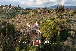 HISTORIC VILLA FOR SALE IN FLORENCE, PIAN DEI GIULLARI