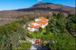 RESORT WITH THERMAL SPRING FOR SALE BETWEEN VAL D'ORCIA AND MAREMMA, TUSCANY