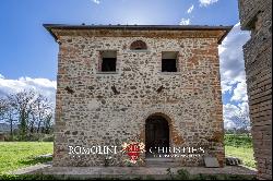 STONE HAMLET TO BE RESTORED FOR SALE IN CITTÀ DI CASTELLO, UMBRIA