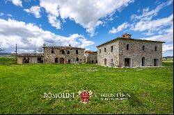 STONE HAMLET TO BE RESTORED FOR SALE IN CITTÀ DI CASTELLO, UMBRIA