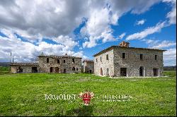 STONE HAMLET TO BE RESTORED FOR SALE IN CITTÀ DI CASTELLO, UMBRIA