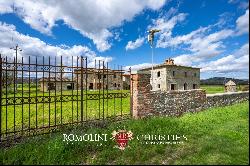 STONE HAMLET TO BE RESTORED FOR SALE IN CITTÀ DI CASTELLO, UMBRIA