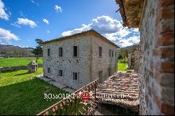 STONE HAMLET TO BE RESTORED FOR SALE IN CITTÀ DI CASTELLO, UMBRIA