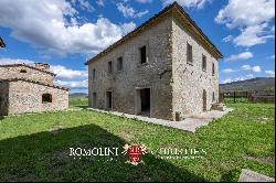 STONE HAMLET TO BE RESTORED FOR SALE IN CITTÀ DI CASTELLO, UMBRIA