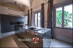 LUXURY APARTMENT WITH TERRACE AND GARAGE FOR SALE IN MONTEPULCIANO