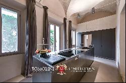 LUXURY APARTMENT WITH TERRACE AND GARAGE FOR SALE IN MONTEPULCIANO