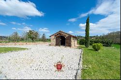 COUNTRY HOUSE WITH GARDEN FOR SALE IN TUSCANY, FOIANO DELLA CHIANA