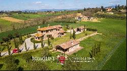 COUNTRY HOUSE WITH GARDEN FOR SALE IN TUSCANY, FOIANO DELLA CHIANA