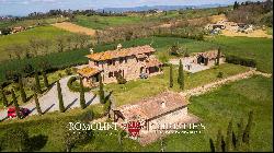 COUNTRY HOUSE WITH GARDEN FOR SALE IN TUSCANY, FOIANO DELLA CHIANA