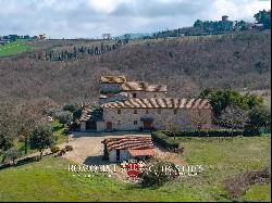 HISTORIC COUNTRY HOUSE WITH PANORAMIC VIEWS OF TODI FOR SALE IN UMBRIA