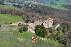 HISTORIC COUNTRY HOUSE WITH PANORAMIC VIEWS OF TODI FOR SALE IN UMBRIA