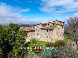 HISTORIC COUNTRY HOUSE WITH PANORAMIC VIEWS OF TODI FOR SALE IN UMBRIA