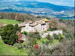 HISTORIC COUNTRY HOUSE WITH PANORAMIC VIEWS OF TODI FOR SALE IN UMBRIA