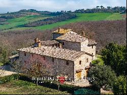 HISTORIC COUNTRY HOUSE WITH PANORAMIC VIEWS OF TODI FOR SALE IN UMBRIA