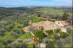 52.1-HA ESTATE WITH AGRITURISMO FOR SALE IN CHIANTI, TUSCANY