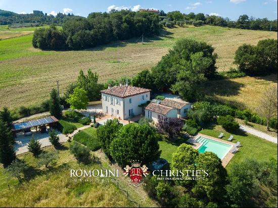 RECENTLY RENOVATED LUXURY VILLA FOR SALE IN TODI, UMBRIA