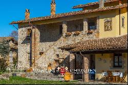 RESTORED FARMHOUSE WITH POOL FOR SALE IN CITTÀ DI CASTELLO