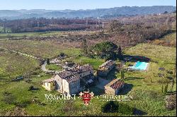 RESTORED FARMHOUSE WITH POOL FOR SALE IN CITTÀ DI CASTELLO