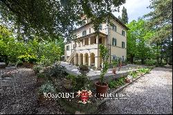 HISTORIC VILLA WITH POOL FOR SALE IN PERUGIA, UMBRIA