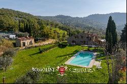 RENOVATED FARMHOUSE WITH PANORAMIC VIEWS FOR SALE IN AREZZO