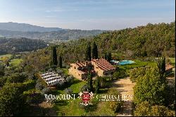 RENOVATED FARMHOUSE WITH PANORAMIC VIEWS FOR SALE IN AREZZO