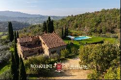 RENOVATED FARMHOUSE WITH PANORAMIC VIEWS FOR SALE IN AREZZO