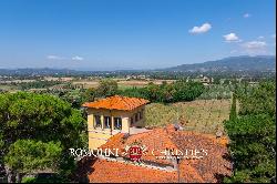 LIBERTY VILLA WITH POOL FOR SALE IN AREZZO, TUSCANY