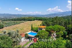 LIBERTY VILLA WITH POOL FOR SALE IN AREZZO, TUSCANY