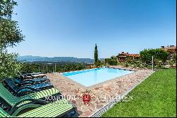 ESTATE WITH VINEYARDS AND OLIVE GROVE FOR SALE IN TUSCANY, FLORENCE