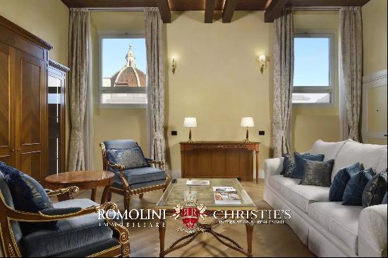 EXCLUSIVE APARTMENT FOR SALE IN PALAZZO PORTINARI SALVIATI,