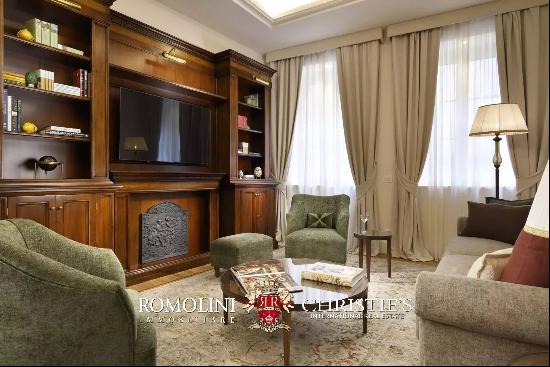 1-BEDROOM APARTMENT FOR SALE INSIDE PALAZZO PORTINARI SALVIATI