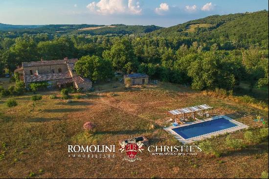 RUSTIC FARMHOUSE FOR SALE IN MAREMMA, TUSCANY