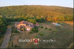 RUSTIC FARMHOUSE FOR SALE IN MAREMMA, TUSCANY