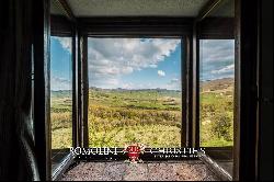 EQUESTRIAN ESTATE FOR SALE IN VALDORCIA, TUSCANY