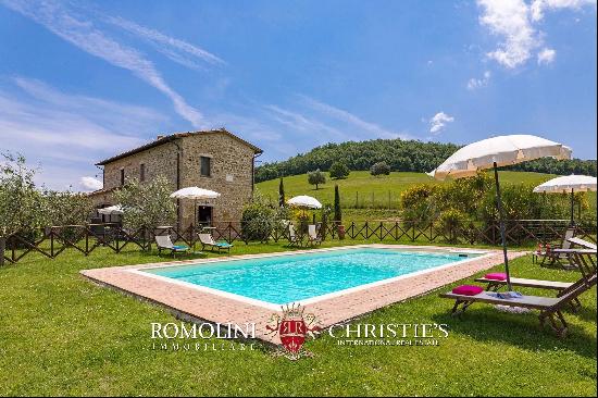 STUNNING ORGANIC ESTATE FOR SALE IN PIENZA, VAL D'ORCIA