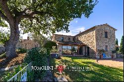 RENOWNED WINE ESTATE FOR SALE IN MONTALCINO, TUSCANY