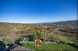 COUNTRY HOUSE WITH RESTAURANT AND VINEYARD FOR SALE IN UMBRIA