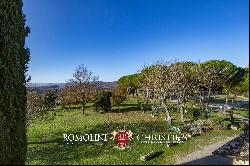 COUNTRY HOUSE WITH RESTAURANT AND VINEYARD FOR SALE IN UMBRIA