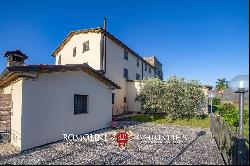 COUNTRY HOUSE WITH RESTAURANT AND VINEYARD FOR SALE IN UMBRIA