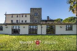 COUNTRY HOUSE WITH RESTAURANT AND VINEYARD FOR SALE IN UMBRIA