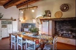 COUNTRY HOUSE FOR SALE IN SAN GIMIGNANO, TUSCANY