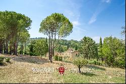 LUXURY RESTORED HAMLET FOR SALE IN CHIANTI, TUSCANY